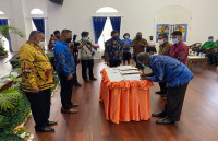 Pemprov Papua Salurkan Beasiswa Bagi 12 Perguruan Tinggi